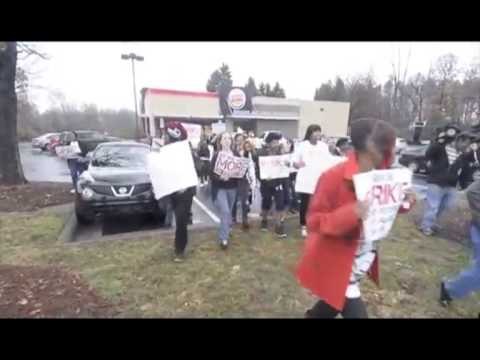 PROTESTA NE SHBA PUNETORET E FAST FOODEVE KERKOJNE RRITJEN E PAGAVE LAJM