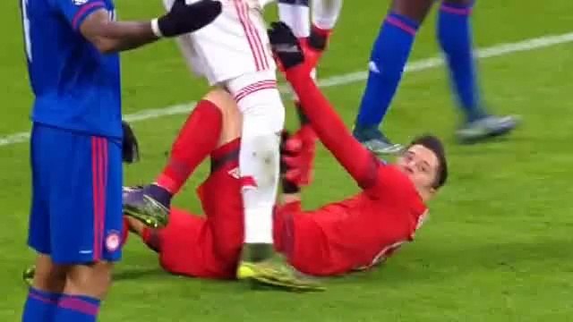 Robert Lewandowski Incredible missed chance | Bayern Munich v. Olympiacos 24.11.2015