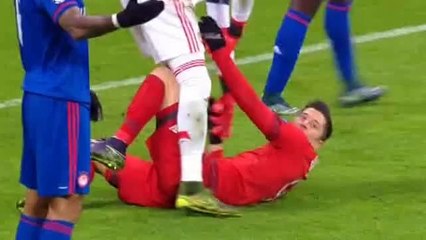 Robert Lewandowski Incredible missed chance | Bayern Munich v. Olympiacos 24.11.2015