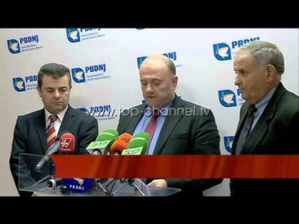 Bollano regjistron minoritetin - Top Channel Albania - News - Lajme