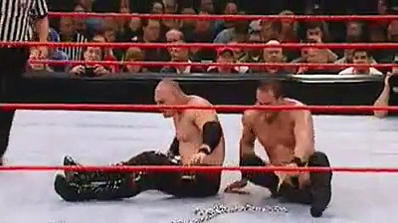 Kane (With Lita) Vs Gene Snitsky (Sintsky Crushes Kane's Throat) ~ WWE