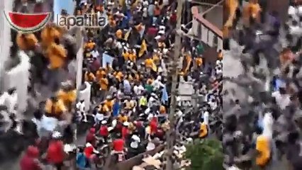 Momento en el que simpatizantes del PSUV dispararon a la caravana de Pizarro