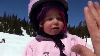 Невероятно! Этому карапузу всего лишь годик. Круто, супер видео