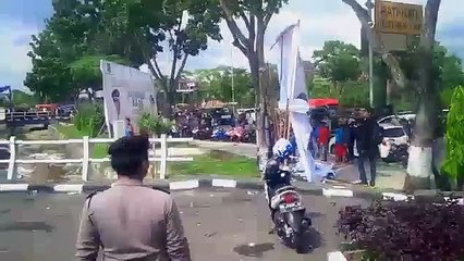 Asykar Theking Pekanbaru terlibat saling lempar dengan mahasiswa HMI Sulselbar