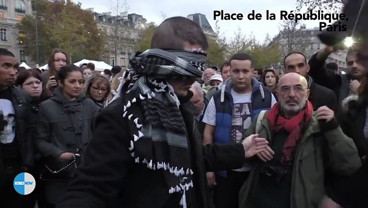 Blindfolded Muslim man with sign “Do you trust me” hugs hundreds in Paris