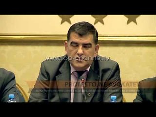 Protestojnë avokatët - Top Channel Albania - News - Lajme