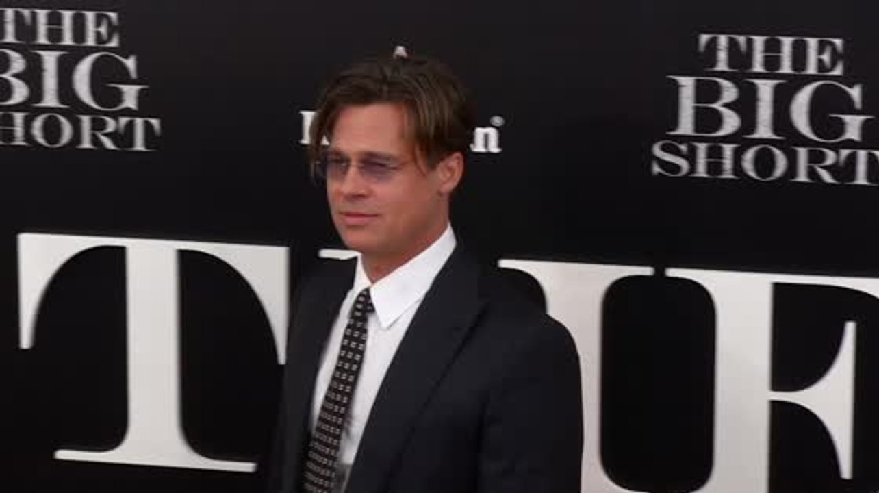 Brad Pitt erfreut die Menge bei der New York Premiere