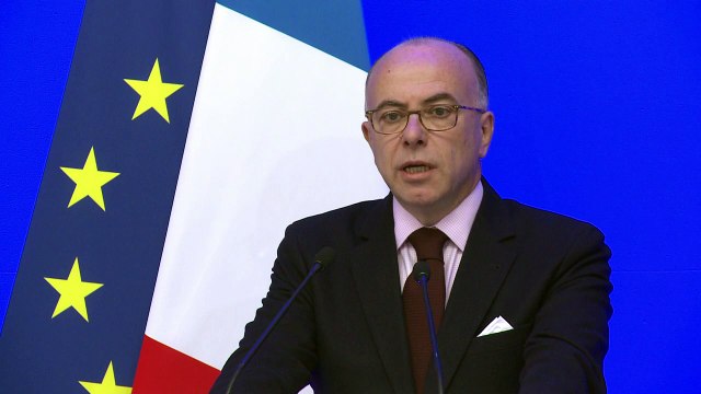 Perquisitions: Cazeneuve appelle au respect des règles de droit