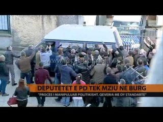 Deputetët e PD tek Mziu në burg - Top Channel Albania - News - Lajme
