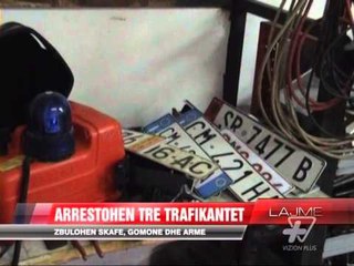 Në pranga 3 trafikantët. Zbulohen skafe, gomone dhe armë  - News, Lajme - Vizion Plus