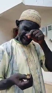 vieux chanteur comique