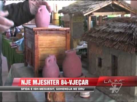 Një mjeshtër 84-vjeçar, gdhend në dru - News, Lajme - Vizion Plus
