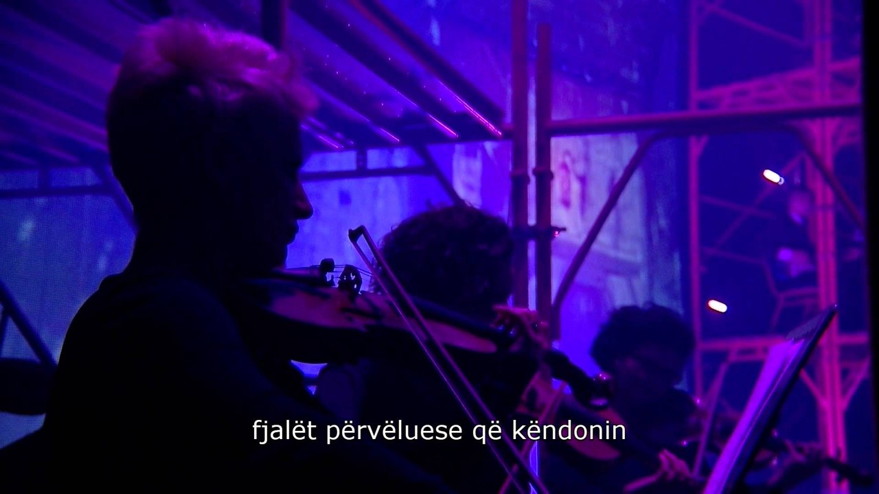 Les Miserables - Soul devant cest tables vides - Stefan Marena