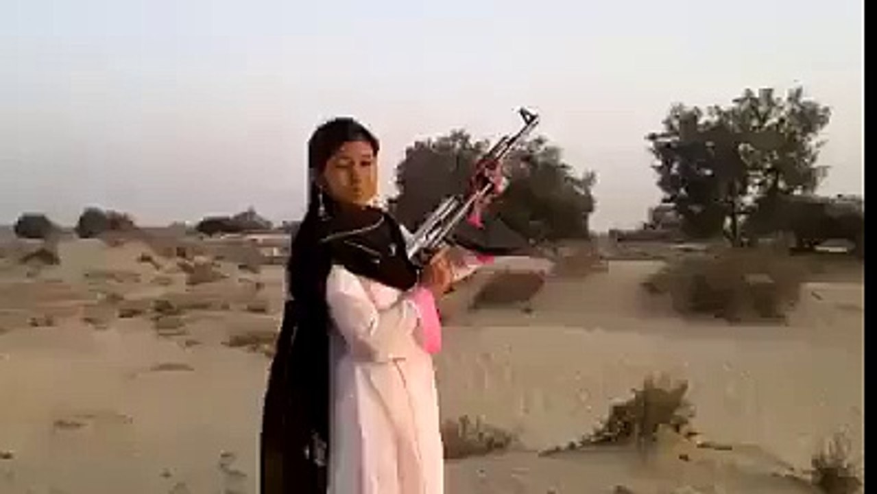 واہ اس لڑکی کی فائرنگ کی انتہا دیکھو
