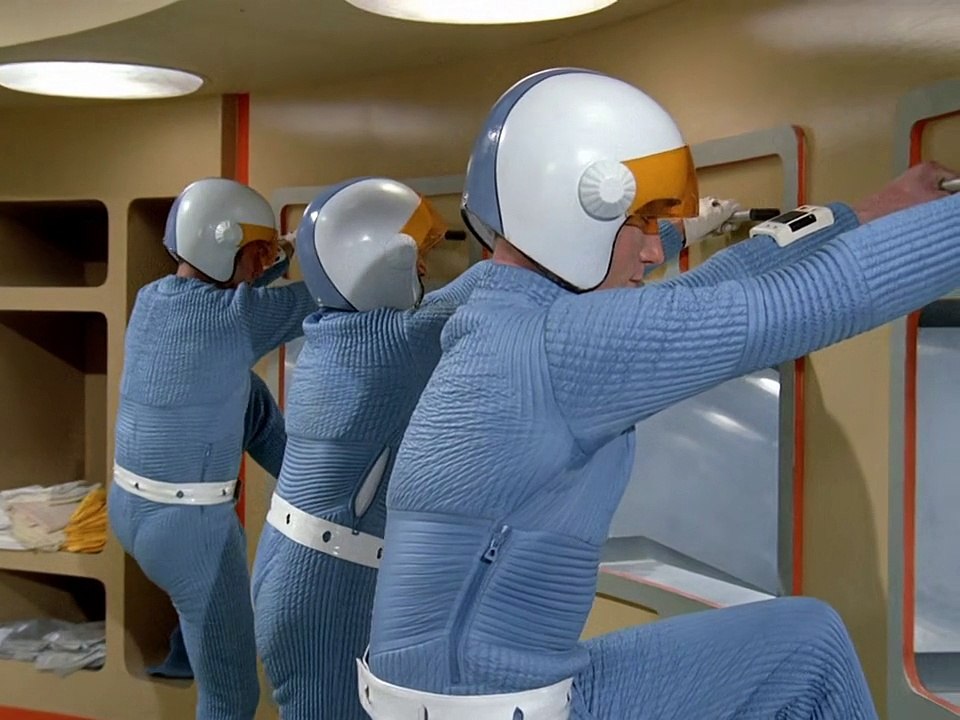 UFO - S01E03 - The Cat with Ten Lives