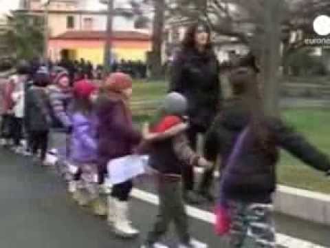 PROTESTA NE ITALI BANORET E GIOIA TAURO KUNDER SJELLJES SE ARMEVE KIMIKE SIRIANE LAJM