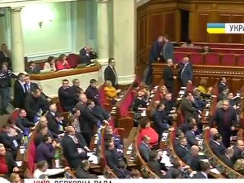 PARLAMENTI I UKRAINES AMNISTI ME KUSHT PER PROTESTUESIT E ARRESTUAR DERI ME TANI LAJM