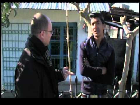 BRAKTISJA E MESIMIT LEVAN,FEMIJET ROME LENE BANKAT E SHKOLLES DHE DALIN NE RRUGE LAJM