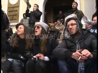 Video herunterladen: NUK ARRIHET MARREVESHJA STUDENTET NE PRISHTINE DO TE RINISIN TE HENEN PROTESTAT LAJM