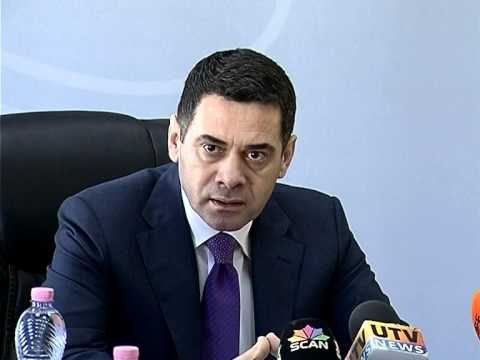MBLEDHJET E DY QEVERISE DISKUTOHET ZBATIMI I MARREVESHJEVE MES KOSOVES E SHQIPERISE LAJM