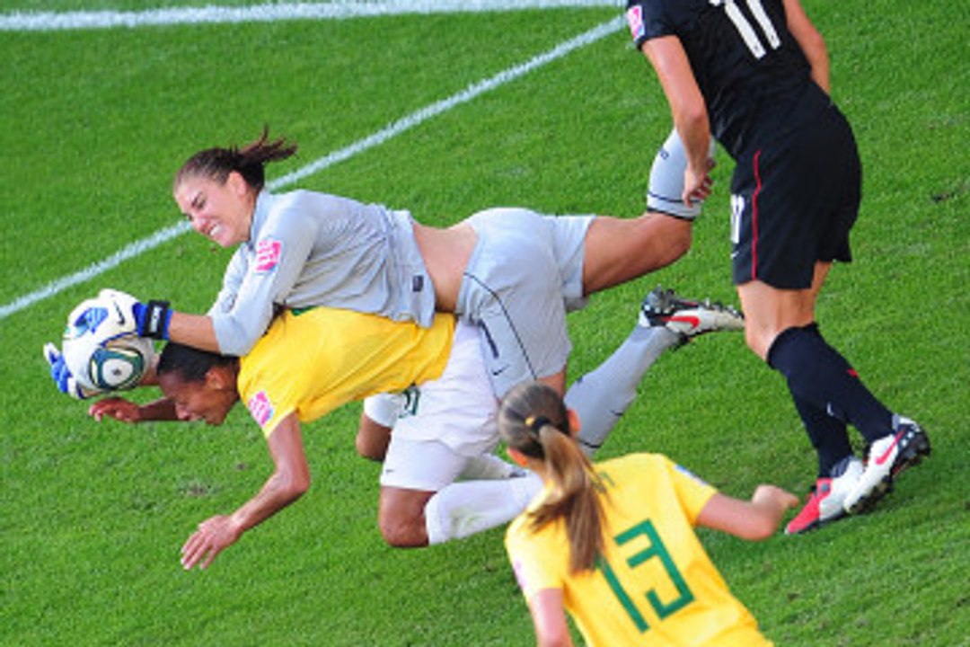 S e x y  Worst Female Goalkeeper Ever in Football