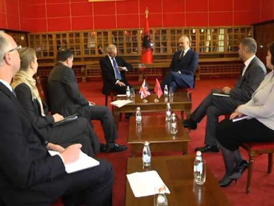 JO ME KREDI PER ZYRTARET KRYEMINISTRI PRET LIDINGTON, NDOTJE E MADHE NE ZONAT TURISTIKE LAJM