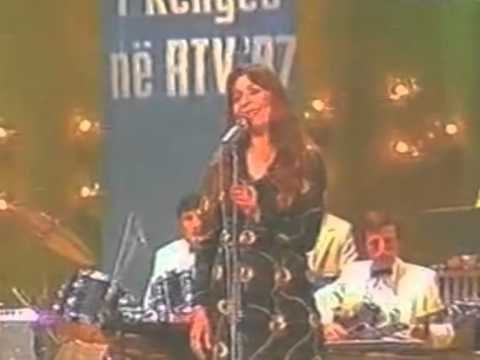 SHUHET VAÇE ZELA NDAHET NGA JETA NE MOSHEN 75 VJEÇARE KENGETARJA E SHQUAR LAJM