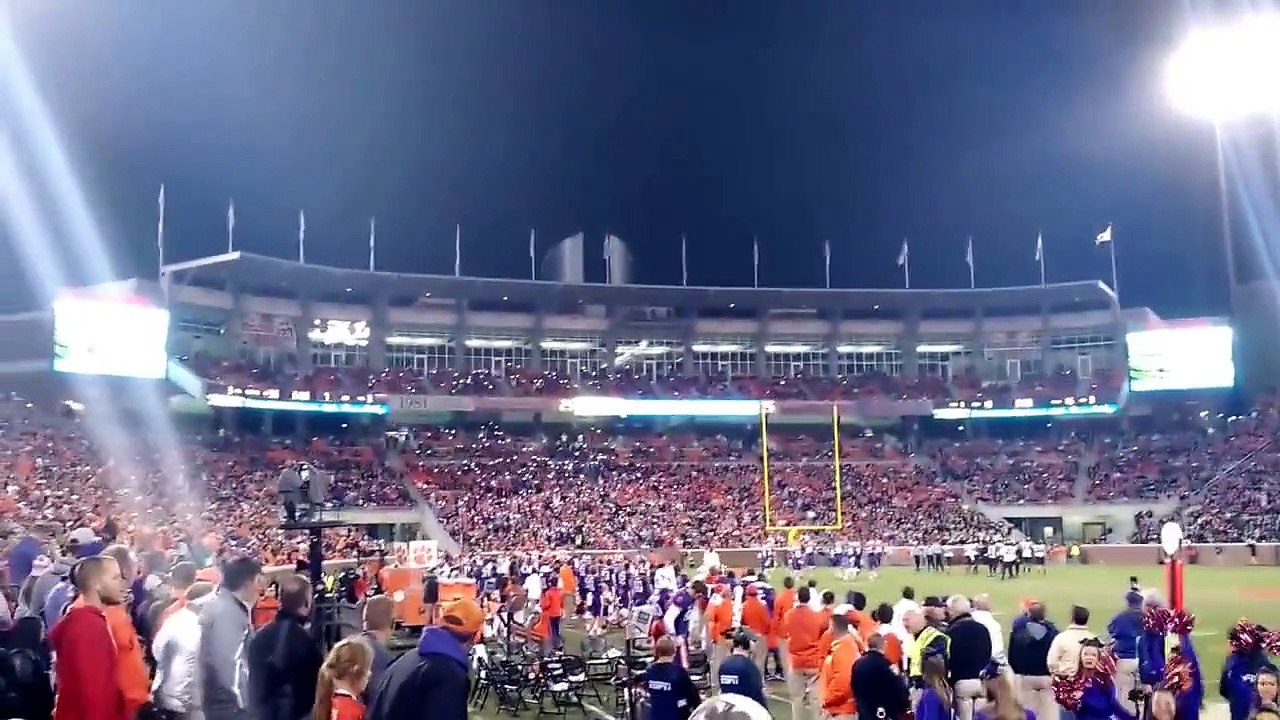 Faire la Ola avec le flash des téléphones portables - Football américain