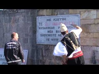 PROTESTA ANTIGREKE NE HORMOVE TEPELENE,QYTETARET KUNDER THIRRJEVE TE FUNDIT ANTISHQIPTARE LAJM