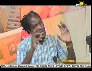 Mame Goor jette des pierres aux mbalaxman