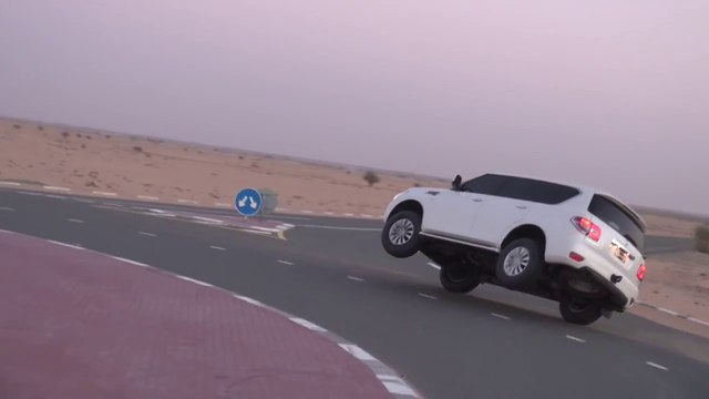 Il piège sa mère dans une cascade en voiture