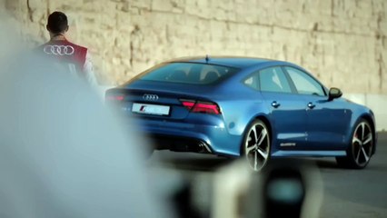 L’Audi RS7 fait la course avec l’ascenseur de la Burj Khalifa