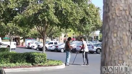 WWW.DOWNVIDS.NET-Rich VS Poor Blind Man Honesty Social Experiment