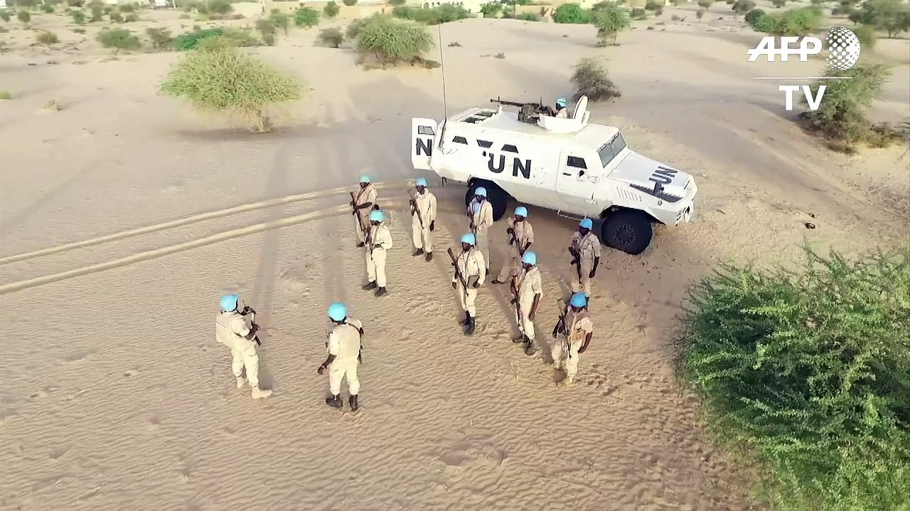 UN peacekeepers patrol Mali desert areas