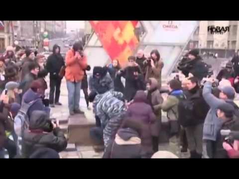 PROTESTA NE MOSKE QYTETARET PRO DHE KUNDER NDERHYRJES SE RUSISE NE KRIME LAJM