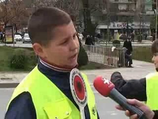 FUSHATA SENSIBILIZUESE FEMIJET VISHEN SI POLICE PER TE SENSIBILIZUAR SHOFERET LAJM