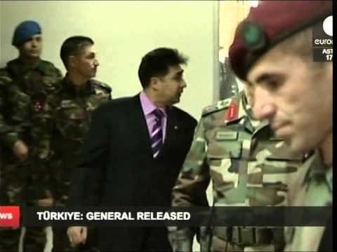 LIROHET ISH SHEFI I USHTRISE TURQI,GJENERALI BASBUG I PAFAJSHEM PER AKUZEN E KOMPLOTIT LAJM