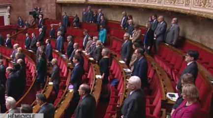 L'Assemblée nationale rend hommage aux victimes de l'explosion à Tunis