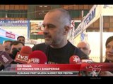 Elbasani pret mijëra njerëz për Ditën e Verës - News, Lajme - Vizion Plus