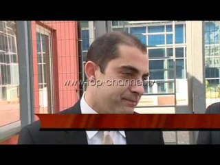 下载视频: Të arrestuarit për terrorizëm mbeten në burg - Top Channel Albania - News - Lajme