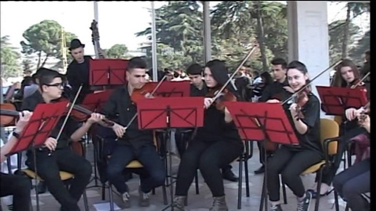 DITA E VERES, FESTIME MASIVE NE TIRANE E ELBASAN