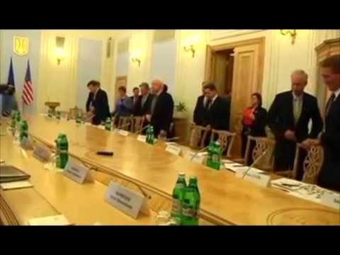 MC CAIN NE KIEV SENATORI AMERIKAN MBESHTET TERESINE TERRITORIALE UKRAINASE LAJM