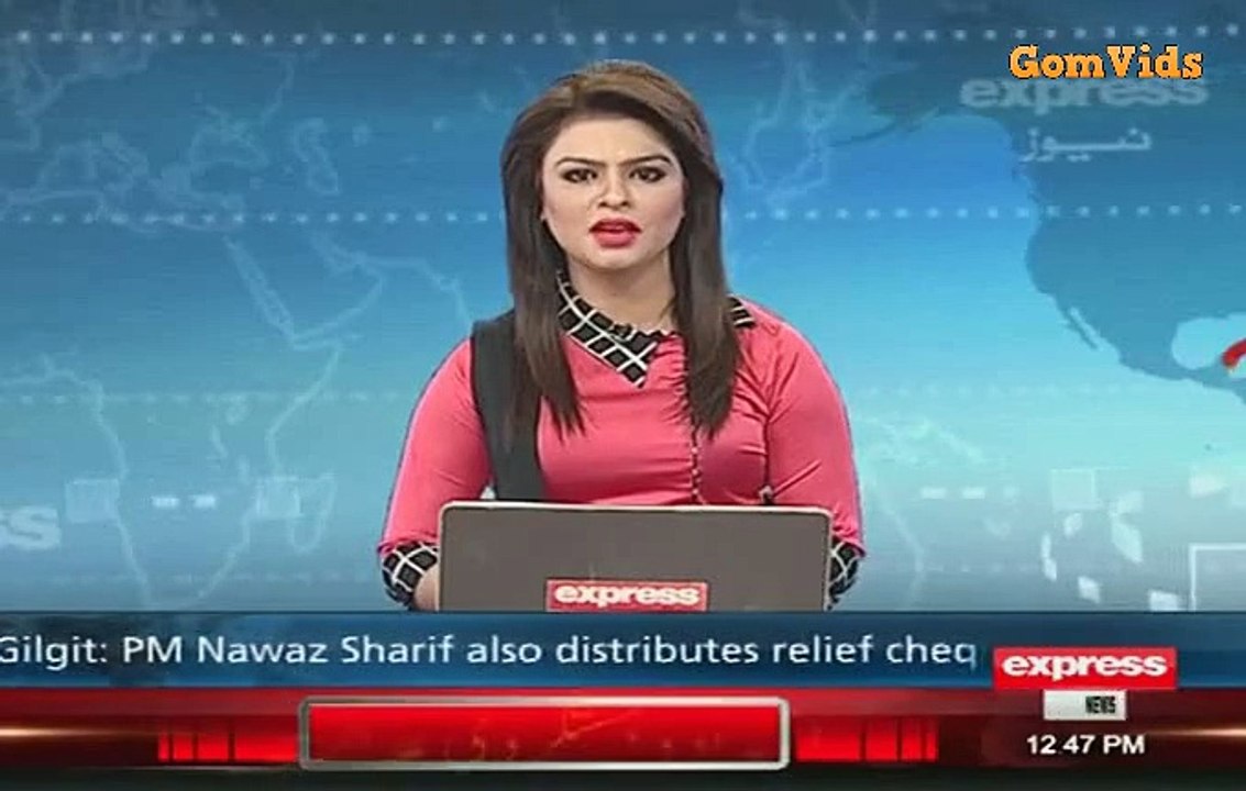 Express News Caster Nabeela Sindhu Wearing Vulgar Clothes During News