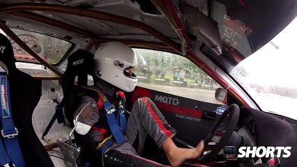 Un homme sans bras drift avec ses pieds !