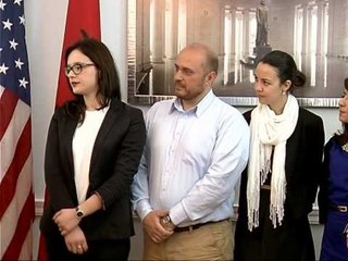 Tải video: AMBASADA AMERIKANE I JEP ÇMIMIN 