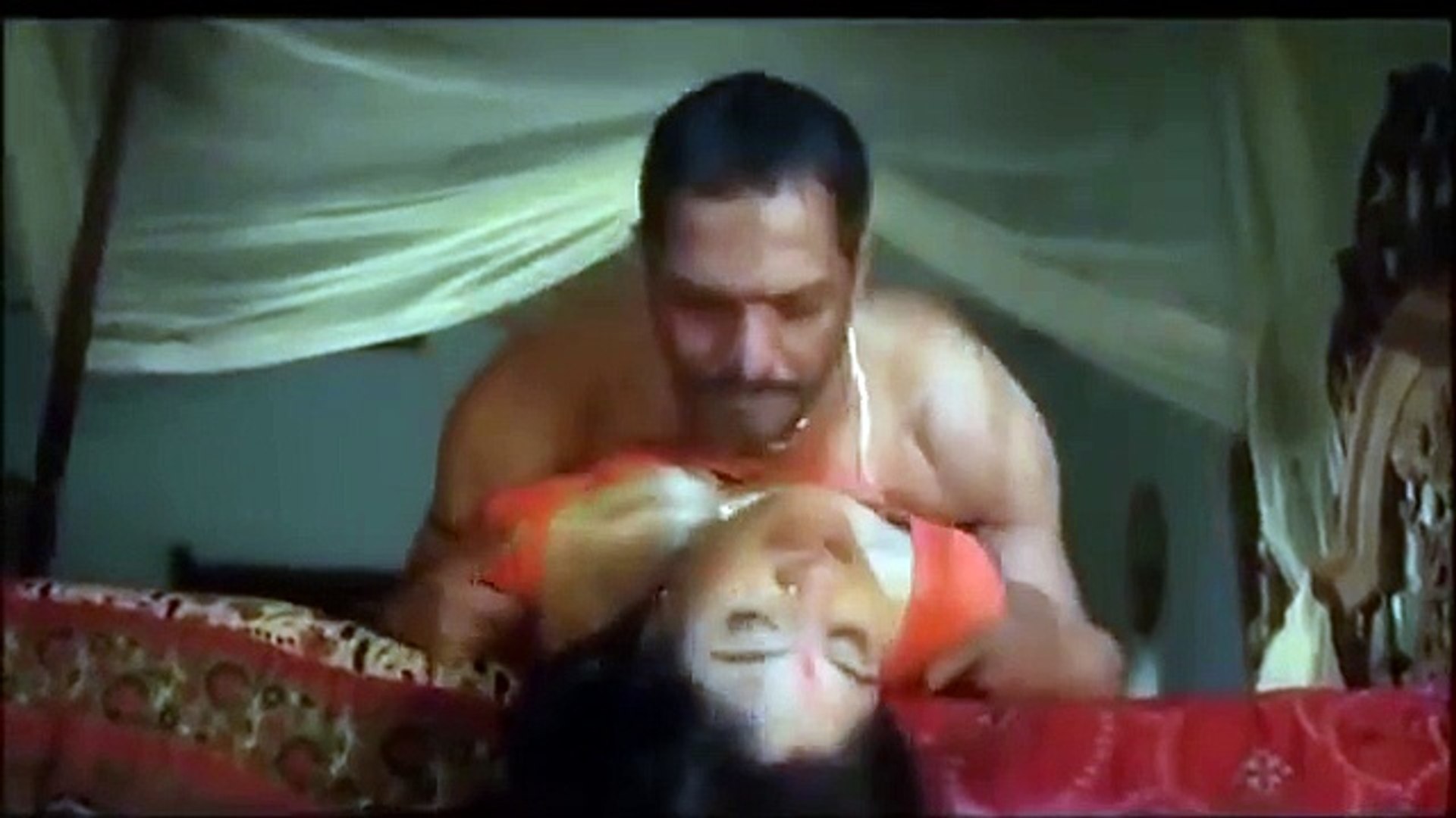 Ayesha Jhulka & Nana Patekar_Intimating_Hot &  Sexy_Scene_From---Movie---Aanchal_Full-HD