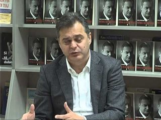 TEZAT PESIMISTE TE BLUSHIT DEL NE TREG LIBRI ME I RI ME ESE "HENA E SHQIPERISE" LAJM