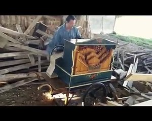 Playing Michael Jacksons Smooth criminal on really strange instrument