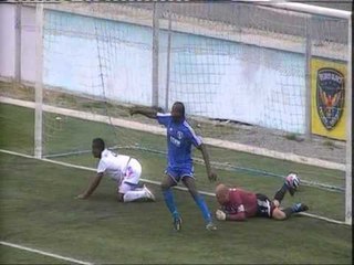 FITON TIRANA BARDHEBLUTE MUNDIN SKENDERBEUN NE KORÇE PARTIZANI BESEN LAJM