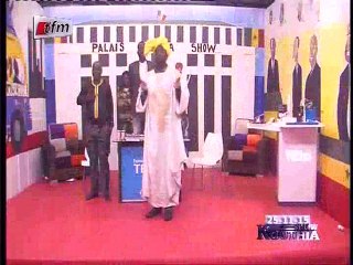 Kouthia Show Omar Péne et Kiné Laam interprètent l’hymne national.